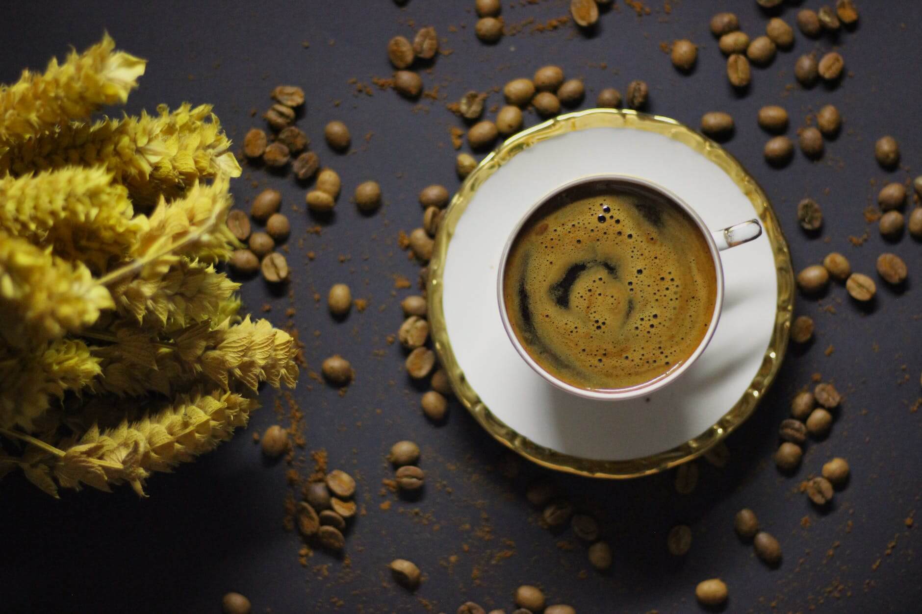 Теобраминового эффект в кофе. Новый полезный эффект кофе. Кофе сужает или расширяет сосуды. Кофе Poli total Arabica фото.